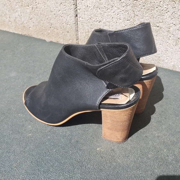 STEVE MADDEN Nonstp Black Leather Sandals 8.5 - Picture 3 of 9